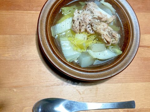 白菜と大根、手羽元の塩麹スープ